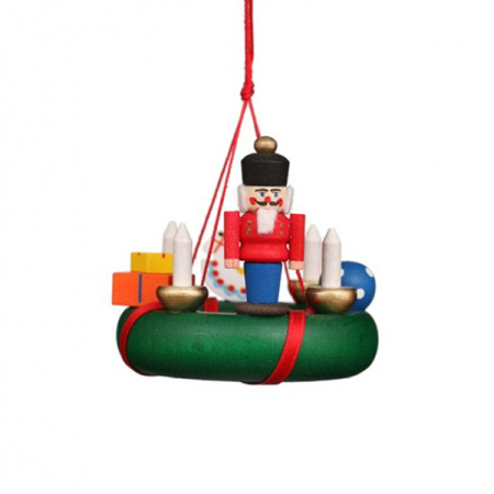 Wreath with Nutcracker Ornament (Ulbricht)